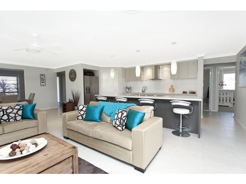 14 Janice Street, Wallabi Point NSW 2430