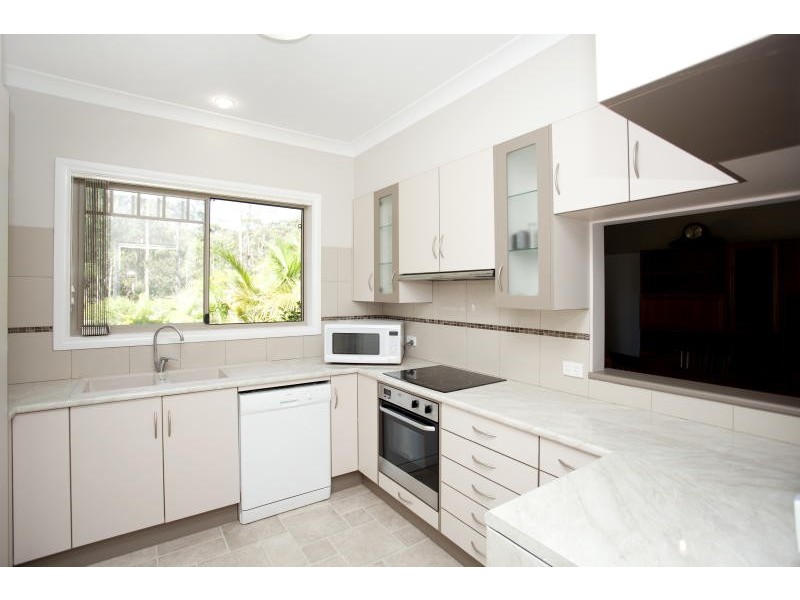 4 Hina Close, Old Bar NSW 2430