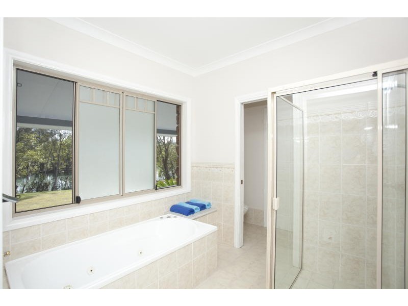 4 Hina Close, Old Bar NSW 2430