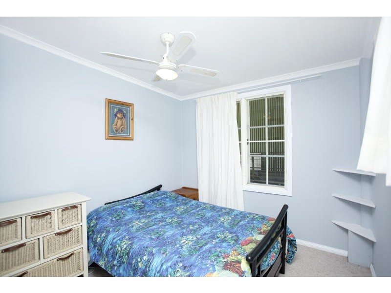 4 Hina Close, Old Bar NSW 2430