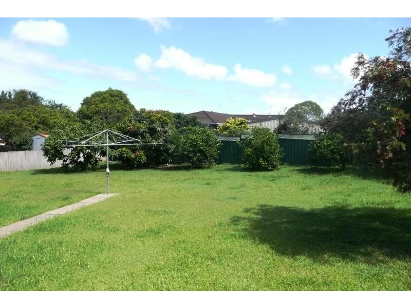 4 Nioka Place, Taree NSW 2430