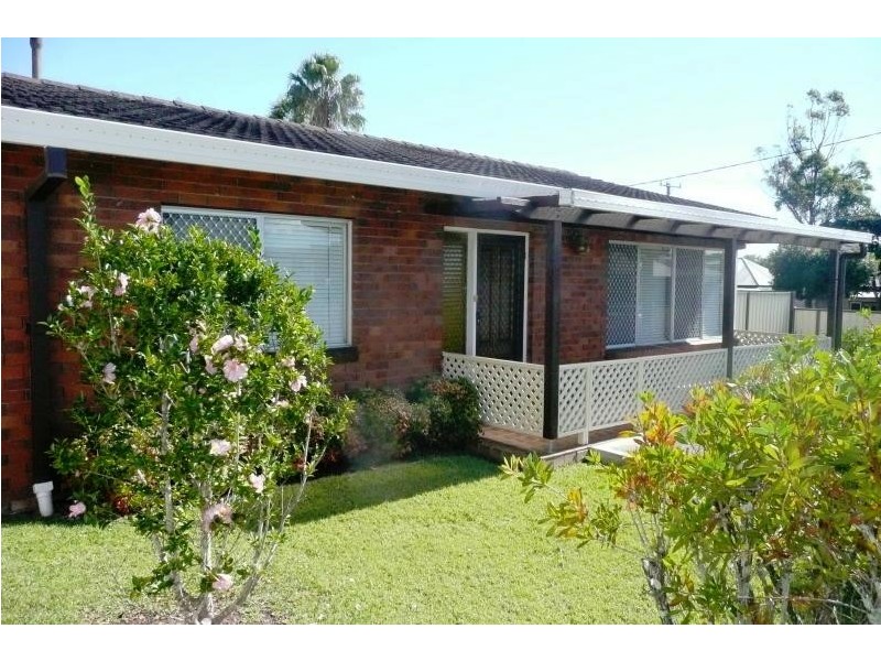 8 Commerce Street, Taree NSW 2430