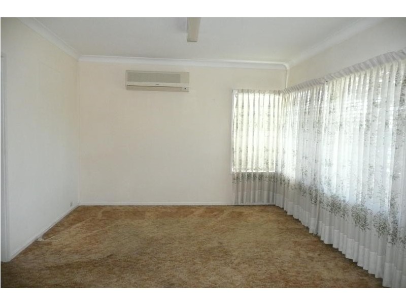 8 Commerce Street, Taree NSW 2430