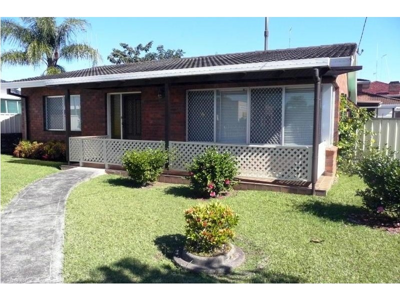 8 Commerce Street, Taree NSW 2430