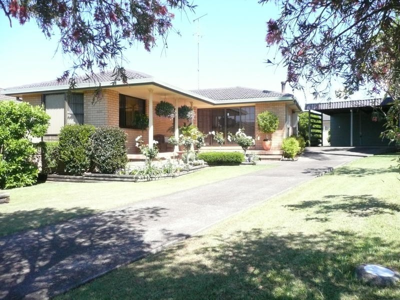 16 Wootton Crescent, Taree NSW 2430
