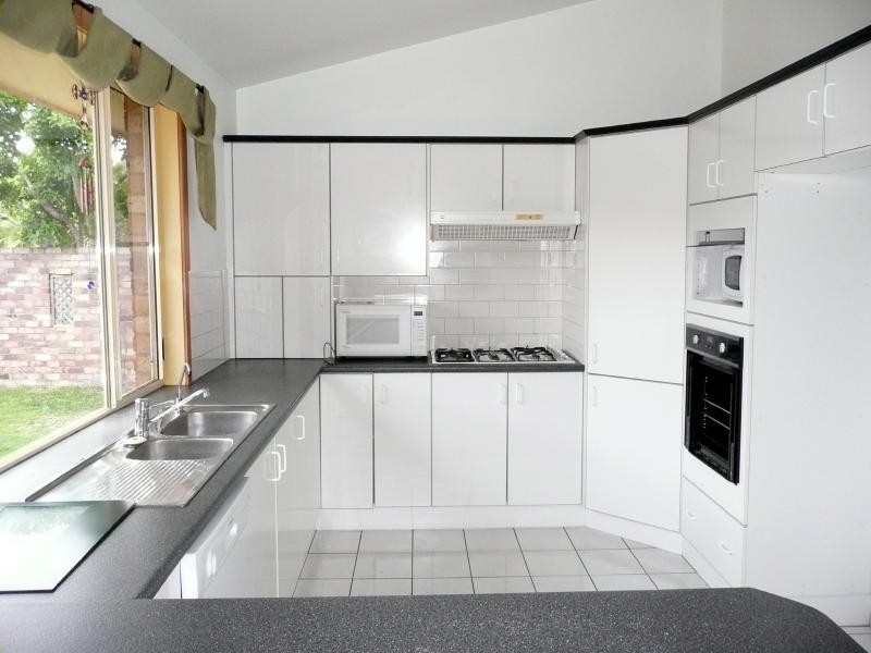 9 Oceanic Place, Old Bar NSW 2430