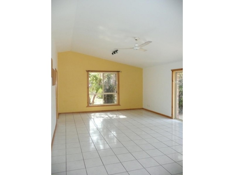 9 Oceanic Place, Old Bar NSW 2430