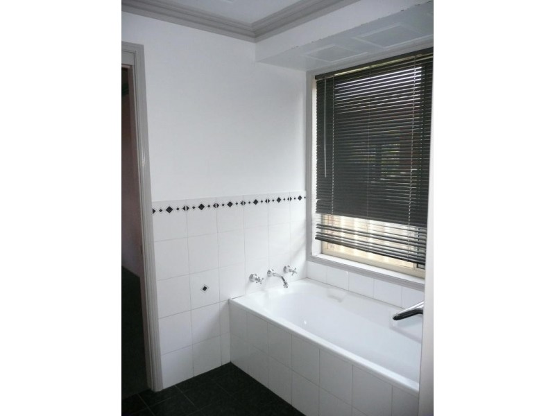 9 Oceanic Place, Old Bar NSW 2430