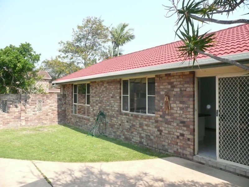 9 Oceanic Place, Old Bar NSW 2430