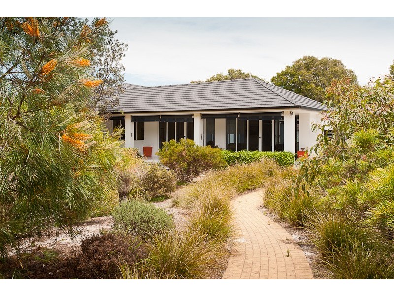 6 Dune Springs Close, Diamond Beach NSW 2430