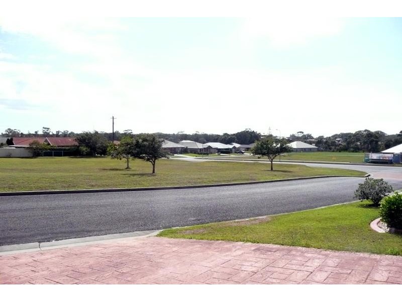 6 Mistral Place, Old Bar NSW 2430