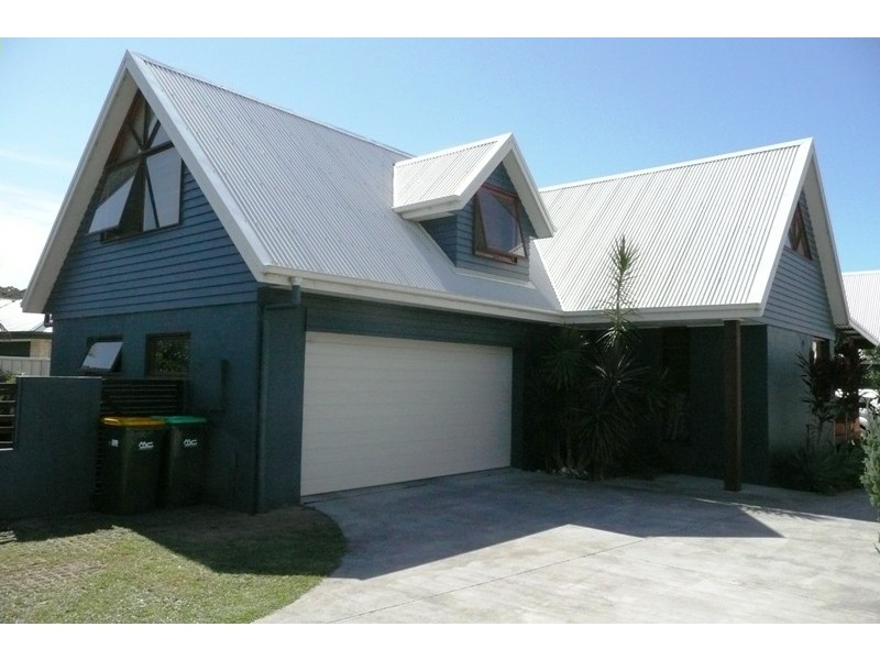 1/5 Flagtail Avenue, Old Bar NSW 2430