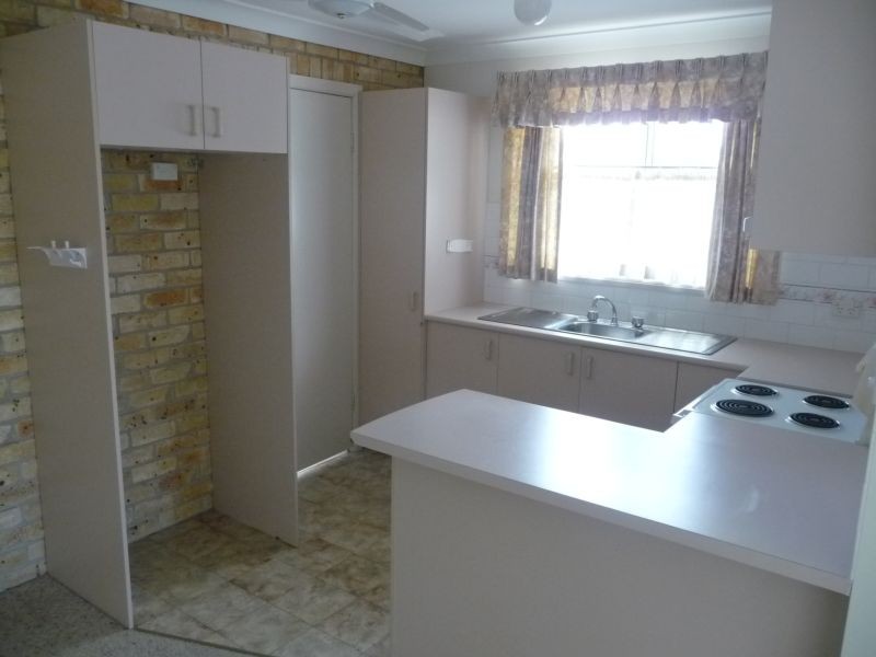 4/37 Old Bar Road, Old Bar NSW 2430