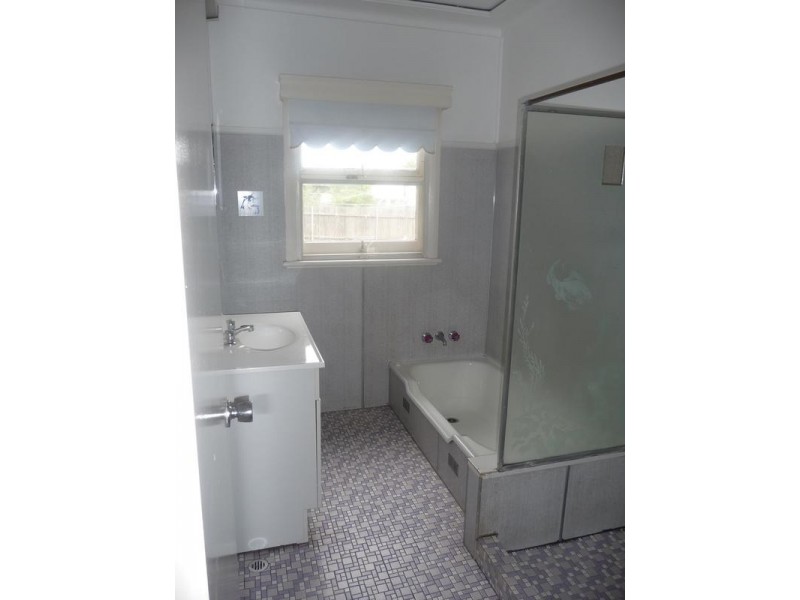 24 Kanangra Drive, Taree NSW 2430