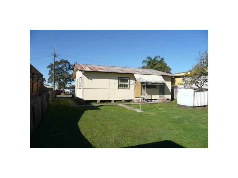1 & 2/83 High Street, Taree NSW 2430