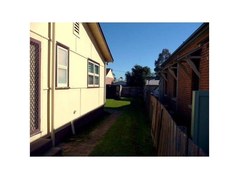 1 & 2/83 High Street, Taree NSW 2430