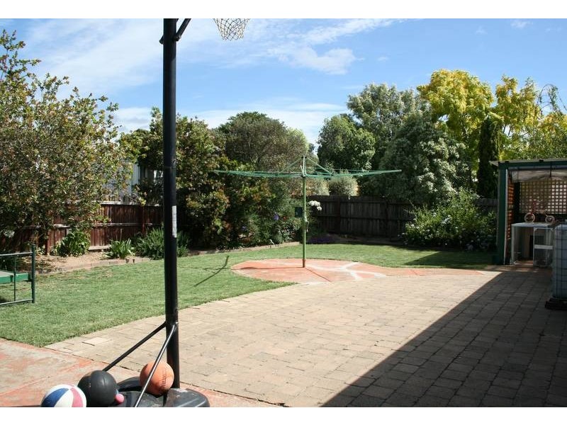 4 McMahon Court, Sunbury VIC 3429