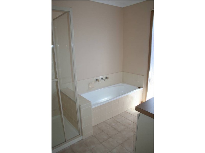 6 Harcombe Drive, Sunbury VIC 3429