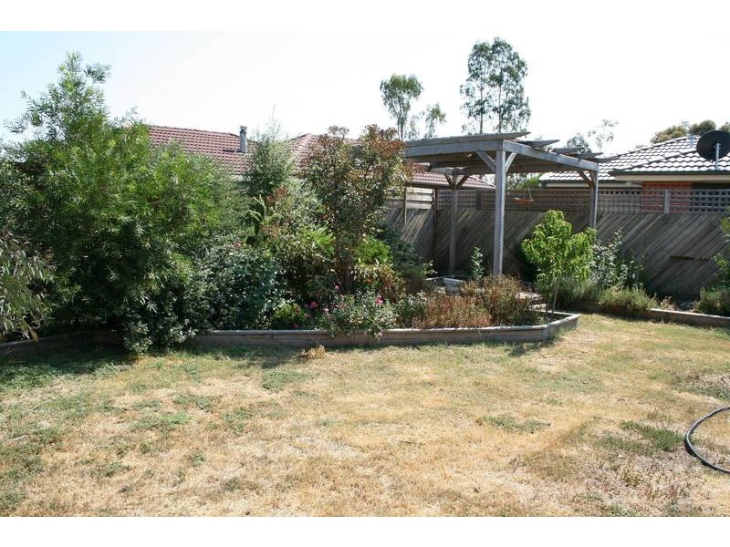 11 Carnoustie Drive, Sunbury VIC 3429
