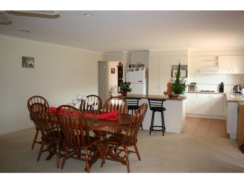 2 Berrydale Road, Sunbury VIC 3429