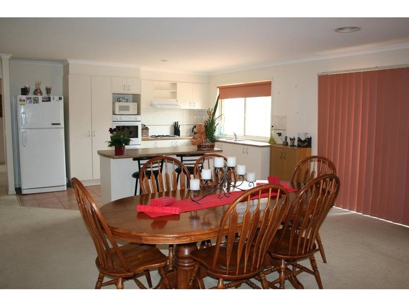 2 Berrydale Road, Sunbury VIC 3429