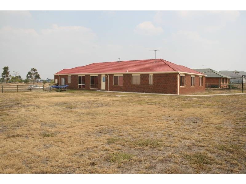 2 Berrydale Road, Sunbury VIC 3429