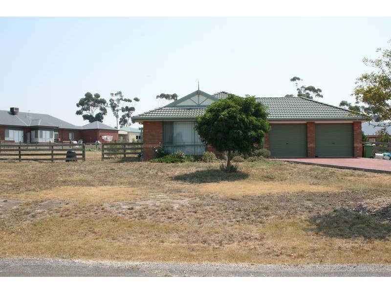 4 Berrydale Road, Sunbury VIC 3429
