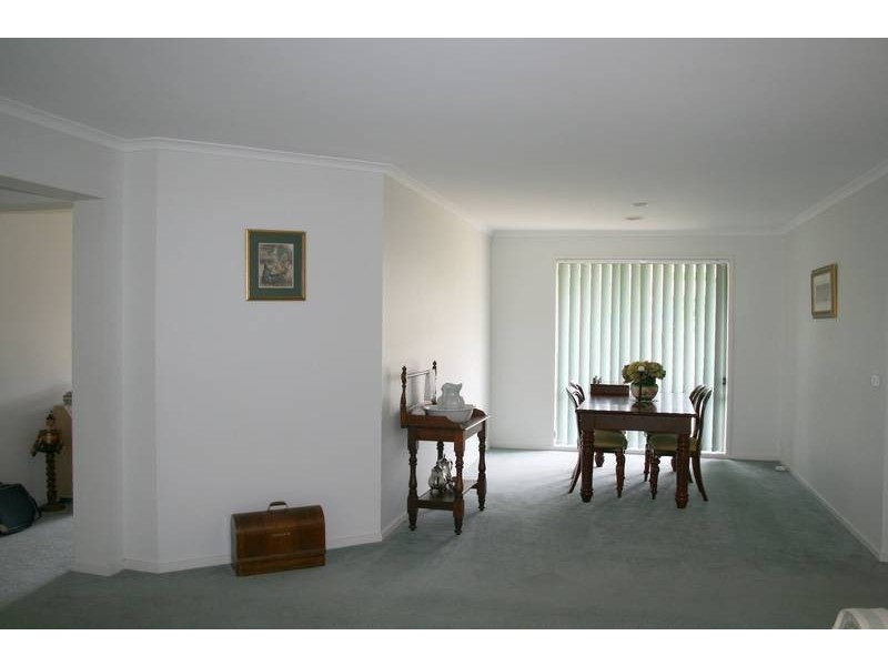 4 Berrydale Road, Sunbury VIC 3429