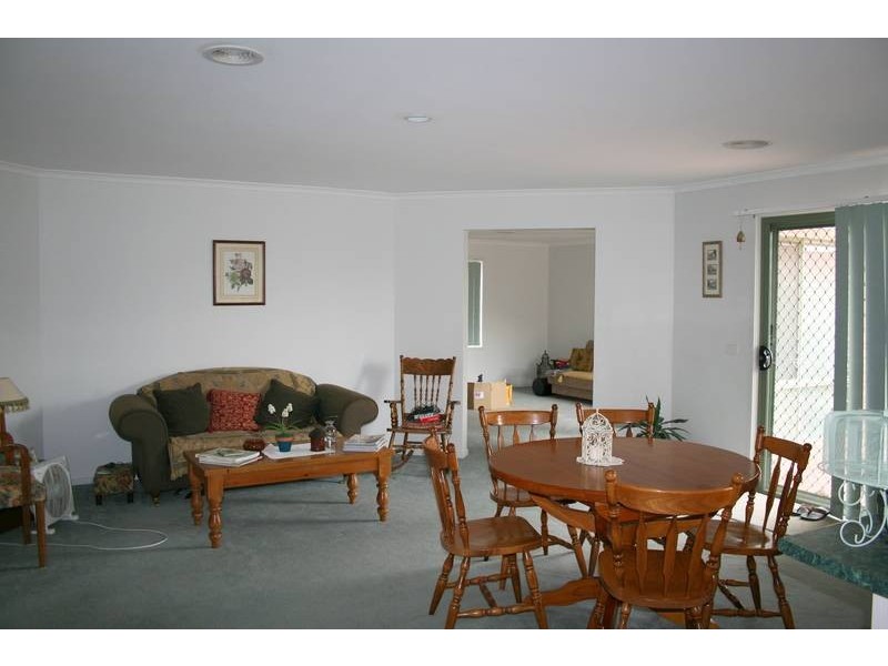 4 Berrydale Road, Sunbury VIC 3429