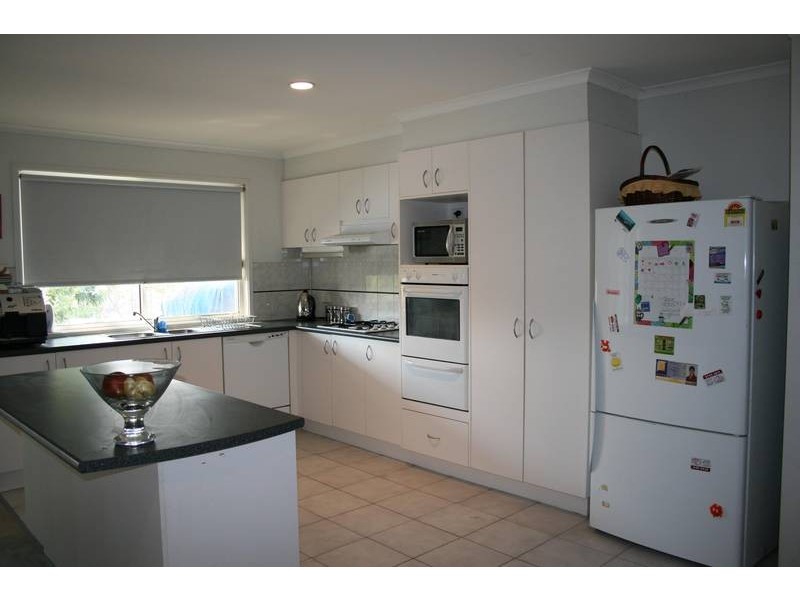 6 Berrydale Road, Sunbury VIC 3429