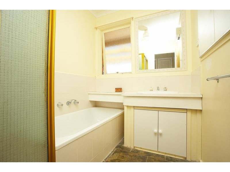 21 Wilson Road, Melton South VIC 3338