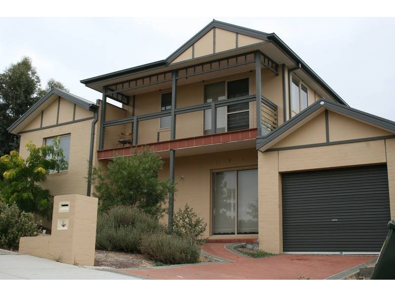 1/10 Hill Grove, Sunbury VIC 3429