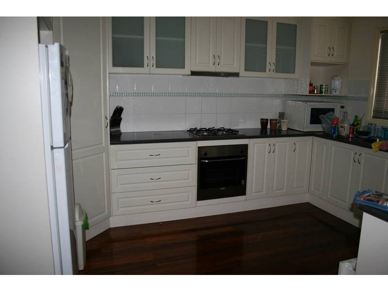 1/10 Hill Grove, Sunbury VIC 3429