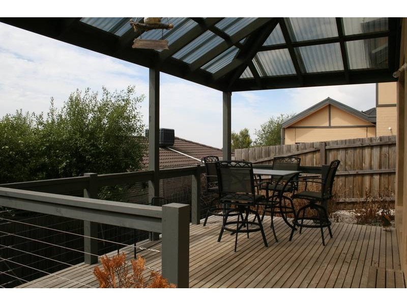 2/10 Hill Grove, Sunbury VIC 3429