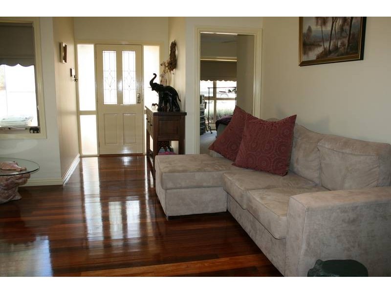 2/10 Hill Grove, Sunbury VIC 3429