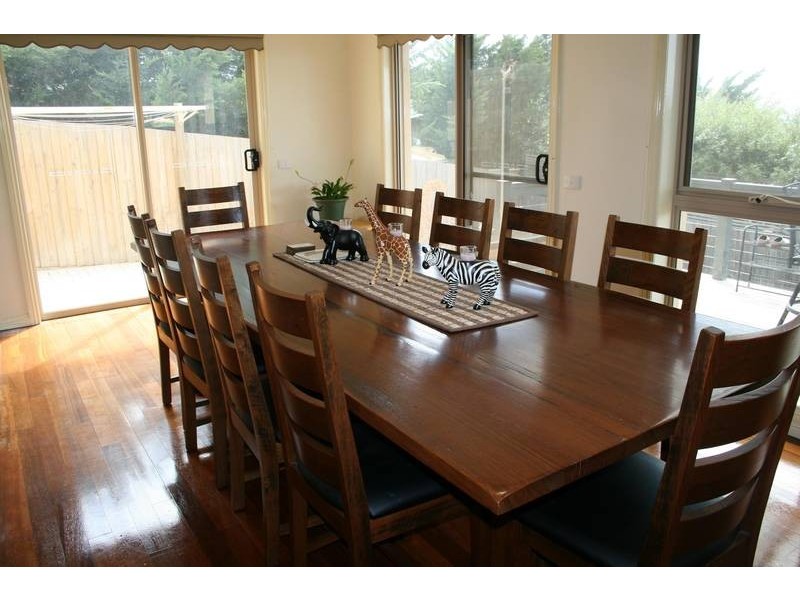 2/10 Hill Grove, Sunbury VIC 3429