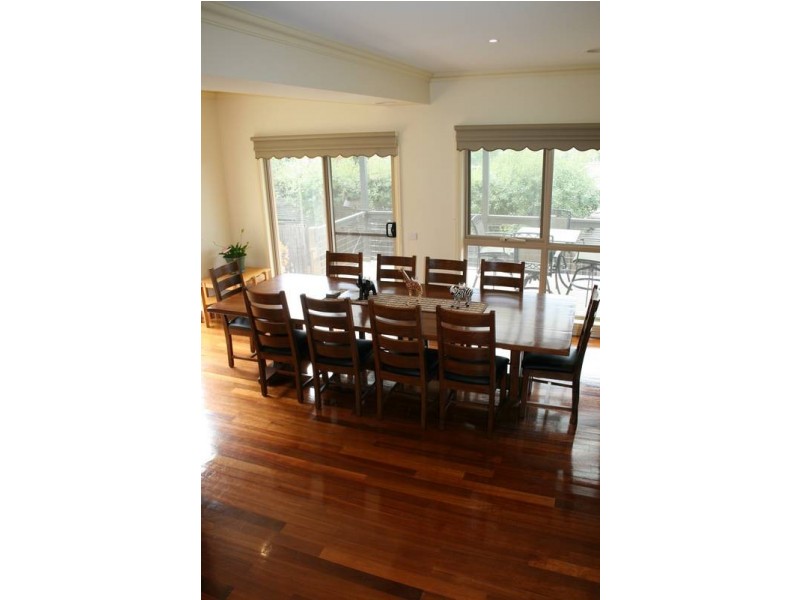 2/10 Hill Grove, Sunbury VIC 3429