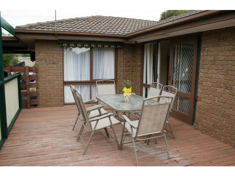27 Deakin Street, Sunbury VIC 3429