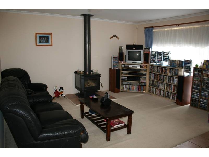 4 Alpine Close, Sunbury VIC 3429