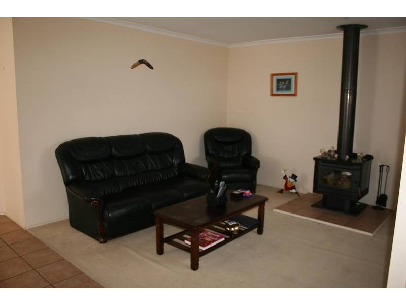 4 Alpine Close, Sunbury VIC 3429