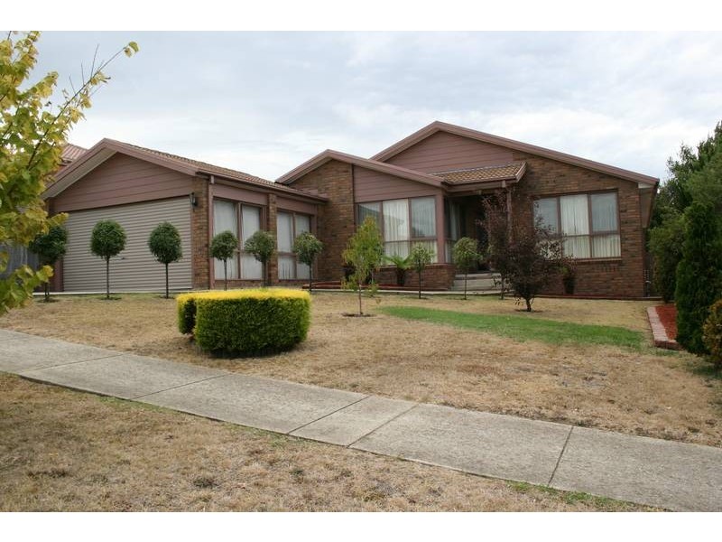 16 Heatherbrae Crescent, Sunbury VIC 3429