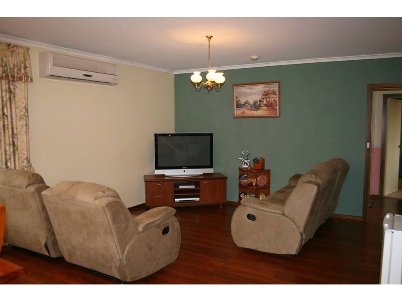 16 Heatherbrae Crescent, Sunbury VIC 3429
