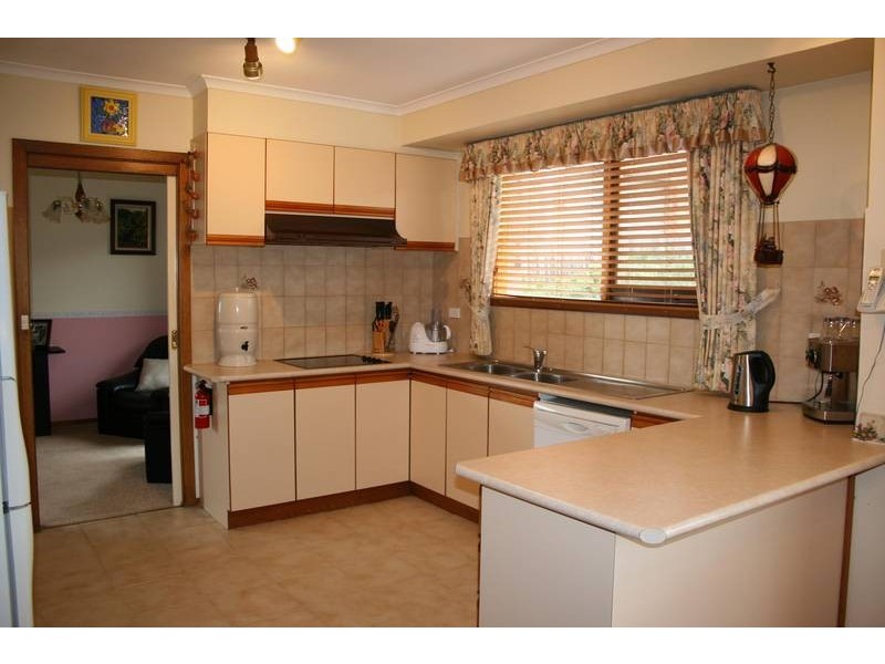16 Heatherbrae Crescent, Sunbury VIC 3429