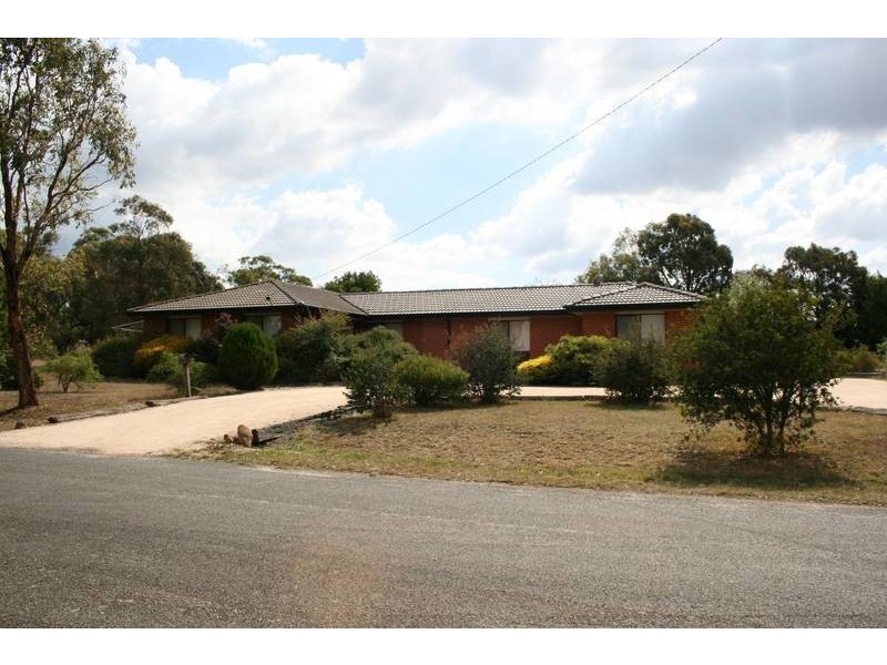14 Ida Crescent, Romsey VIC 3434