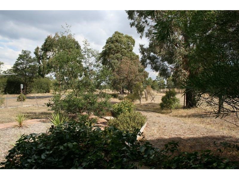 14 Ida Crescent, Romsey VIC 3434