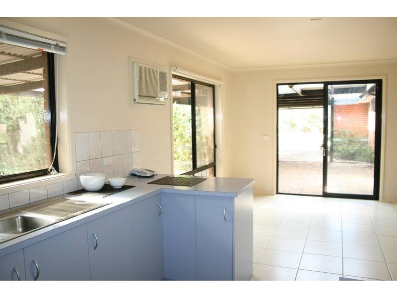 14 Ida Crescent, Romsey VIC 3434