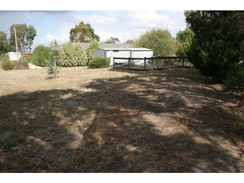 14 Ida Crescent, Romsey VIC 3434