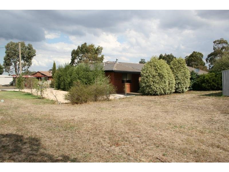 14 Ida Crescent, Romsey VIC 3434