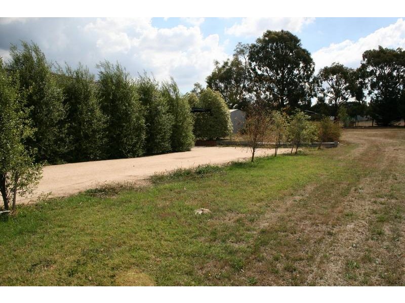 14 Ida Crescent, Romsey VIC 3434