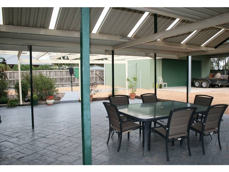 13 Wattle Drive, Sunbury VIC 3429